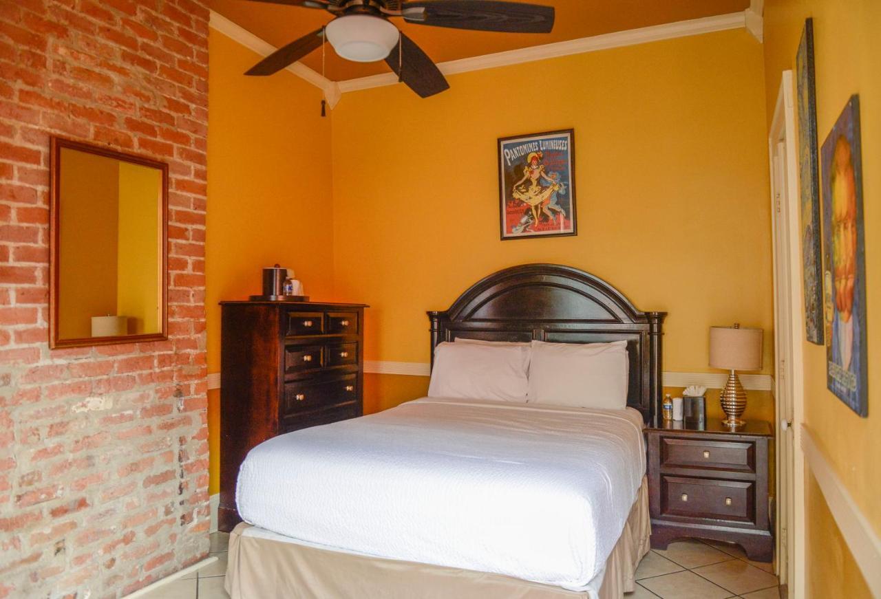 Frenchmen Hotel New Orleans Esterno foto