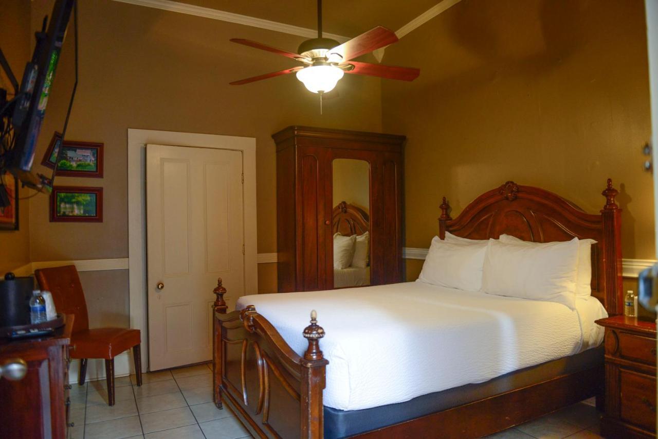Frenchmen Hotel New Orleans Esterno foto